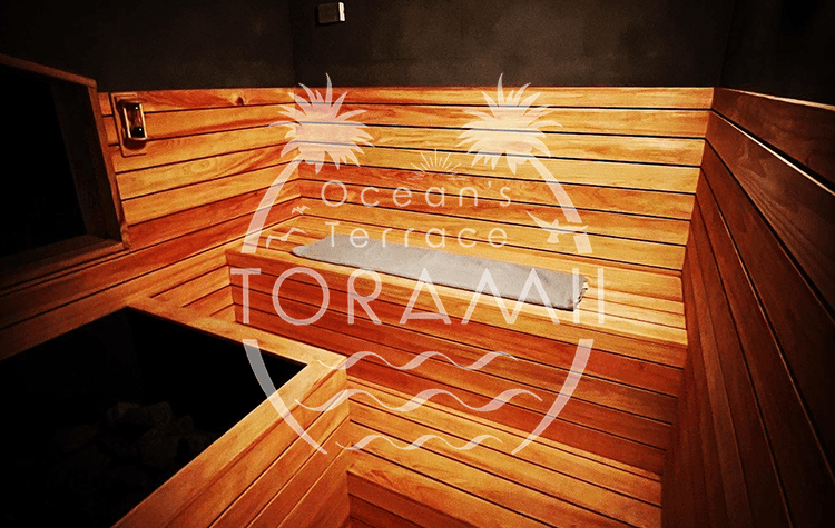 tramii enoshima six on the beach